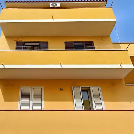 Attico Vista Mare Apartment *